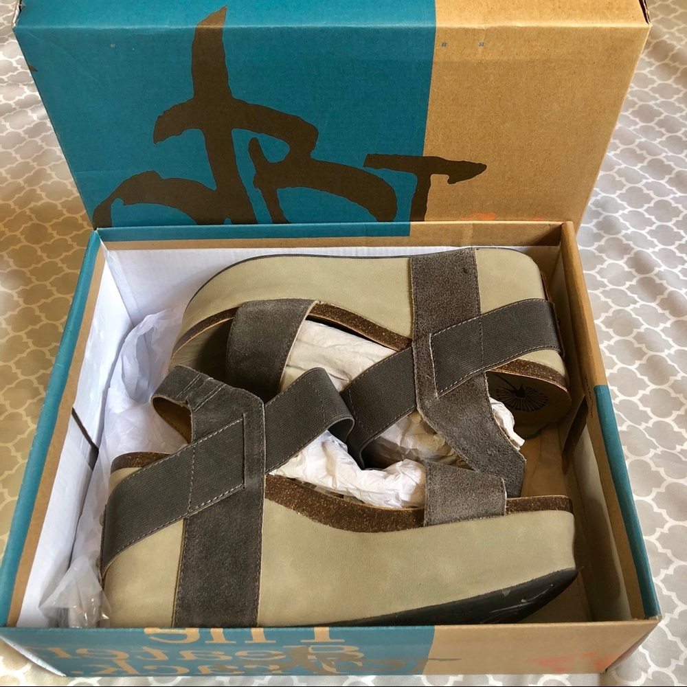 💜OTBT BUSHNELL SOFT GREY WEDGES💜